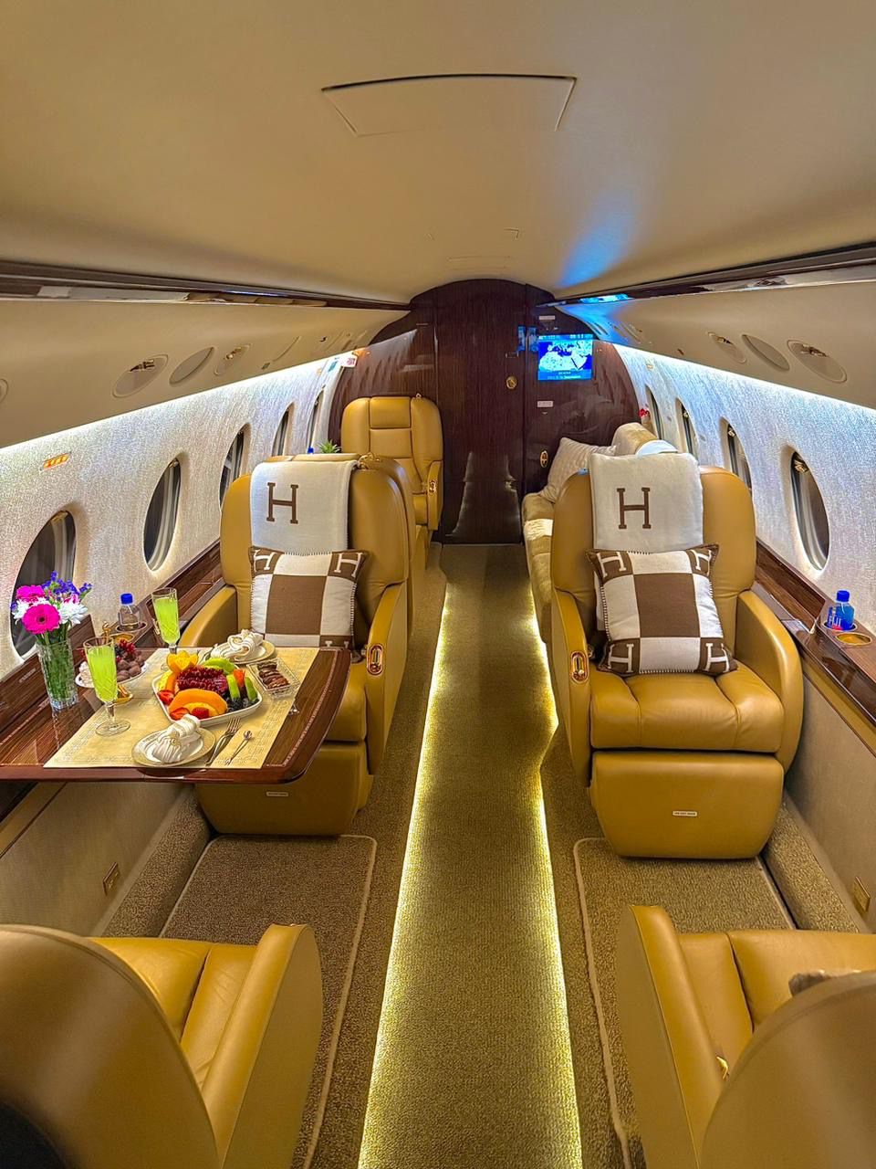 Gulfstream G200 in-flight catering